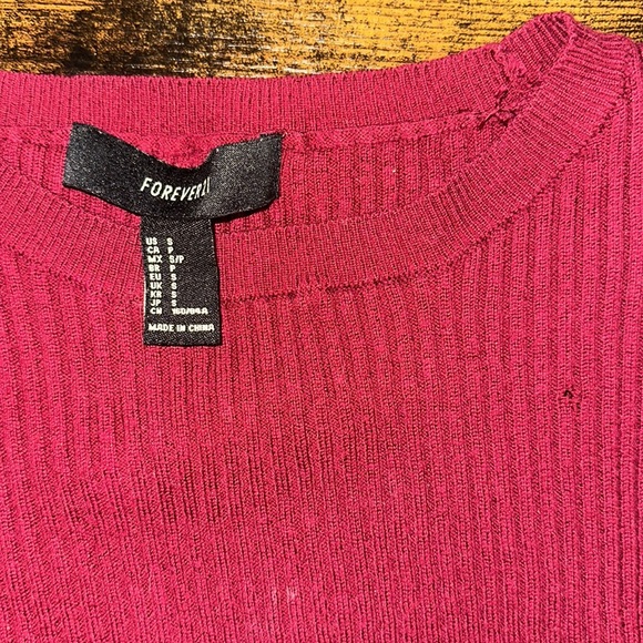 Forever 21 Raspberry Ribbed Cropped Sweater Size Small - Picture 2 of 4
